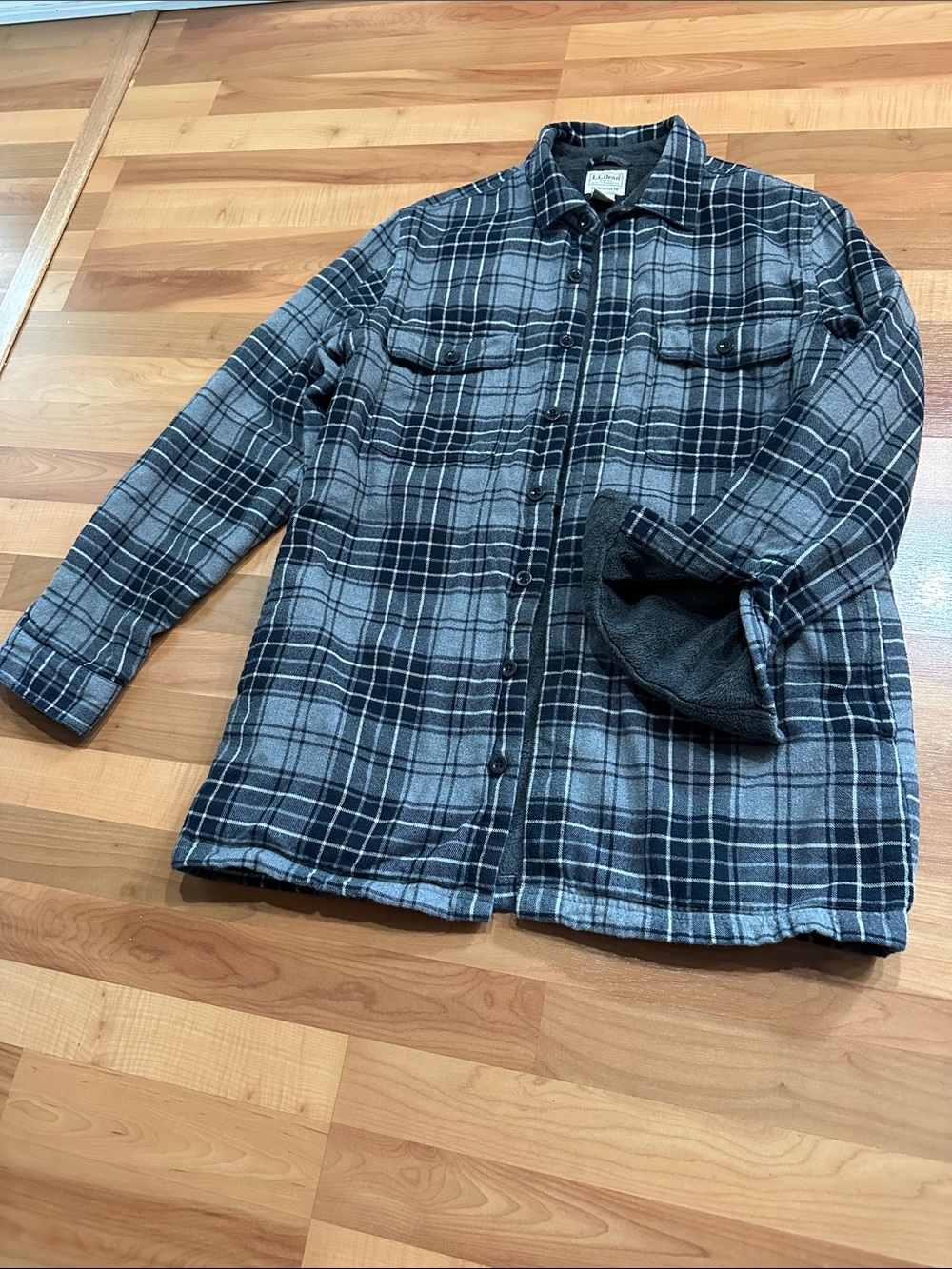 L.L. Bean Men's Navy and Gray Plaid Shirt Jacket size M-Tall